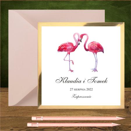 Zaproszenia ślubne z flamingami na złotym kartoniku. Flamingi